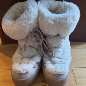 H&M Women's White Faux Fur Winter Boots